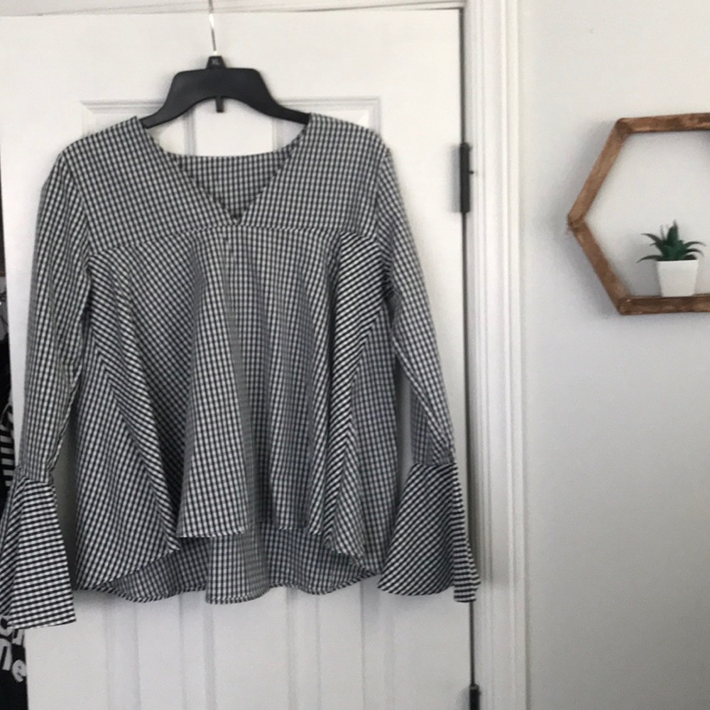 Bell-Sleeve Plaid b&w Top